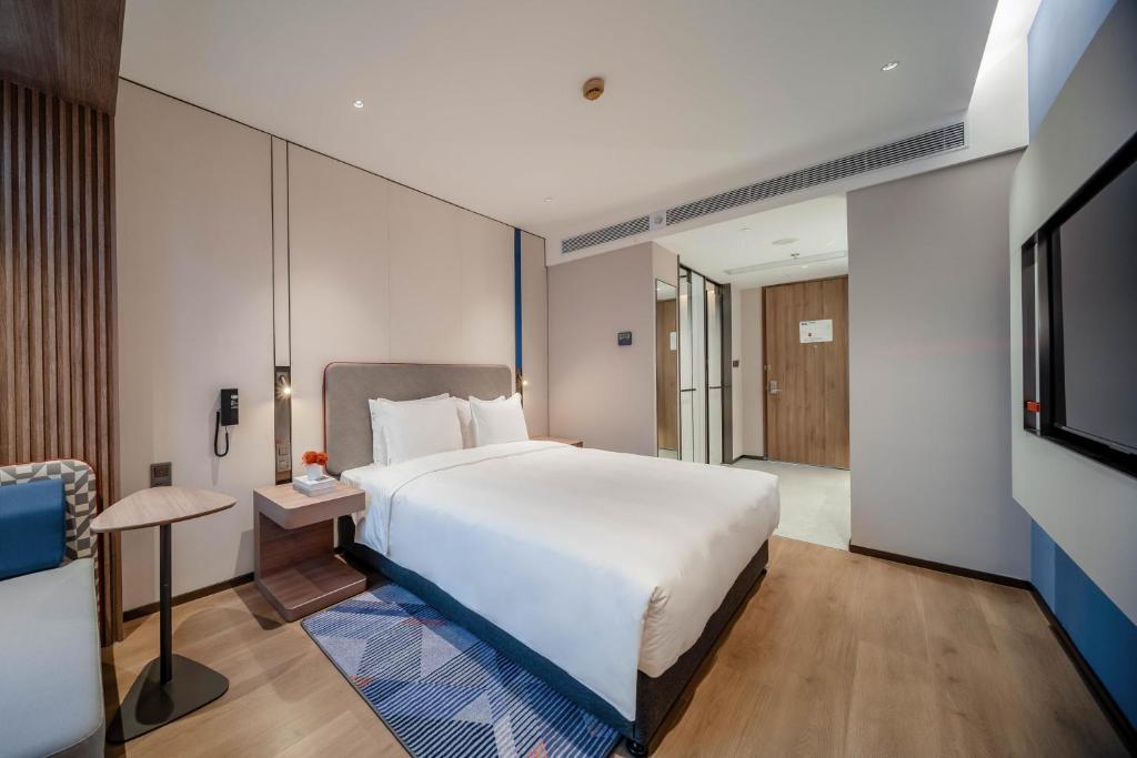 Postel nebo postele na pokoji v ubytování Holiday Inn Express Shanghai Hongqiao NECC by IHG