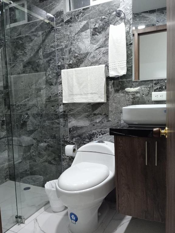Koupelna v ubytování Hotel + Arte