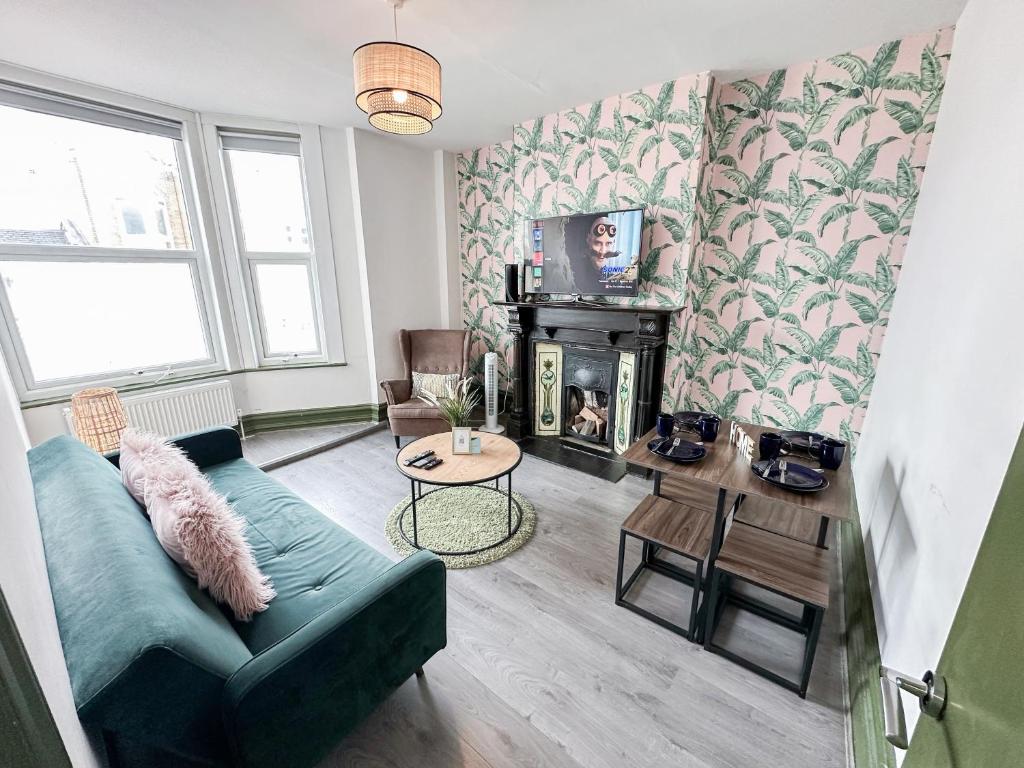 a living room with a couch and a fireplace at Lovely 2 bedroom flat in Shepherd's Bush with indoor fire place in London