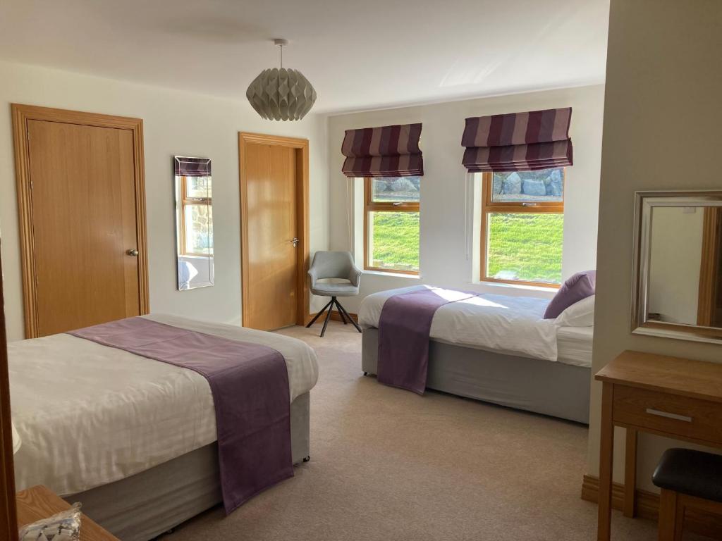 Lakeside House - Triple Room With Private Bathroom