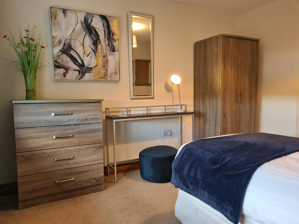Lakeside House - Single Room With Private Bathroom
