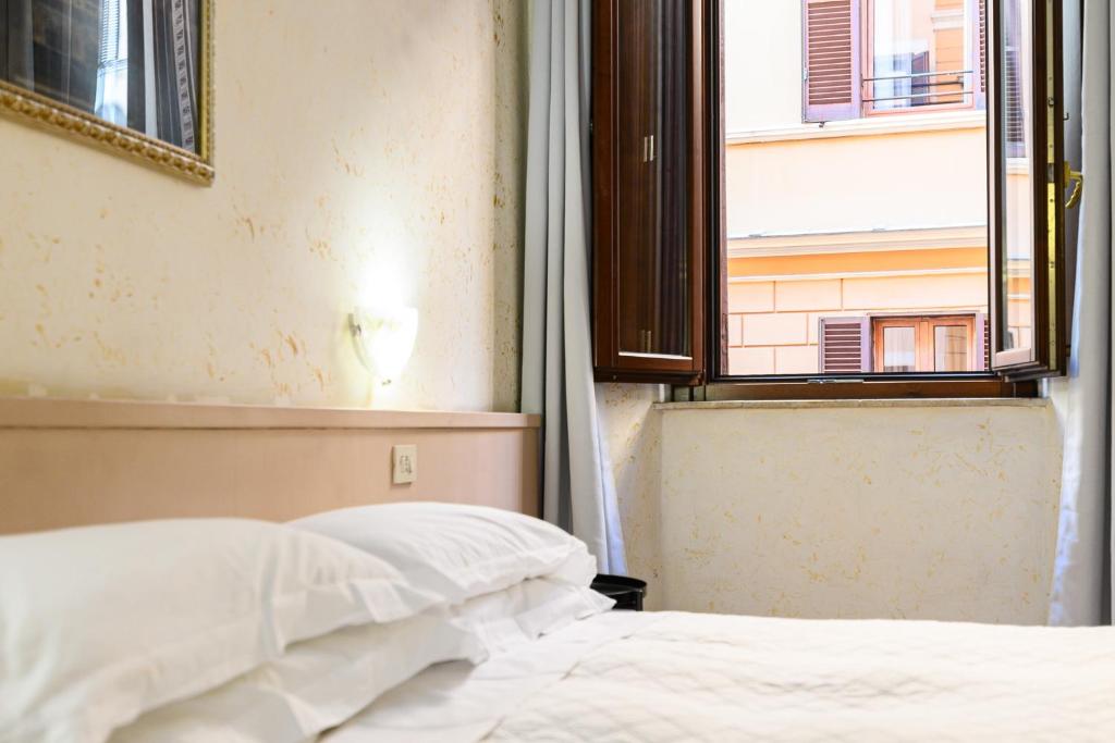 Ліжко або ліжка в номері Hotel Julia