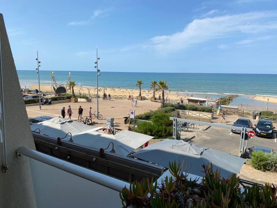 Een algemene foto of uitzicht op zee vanuit het appartement