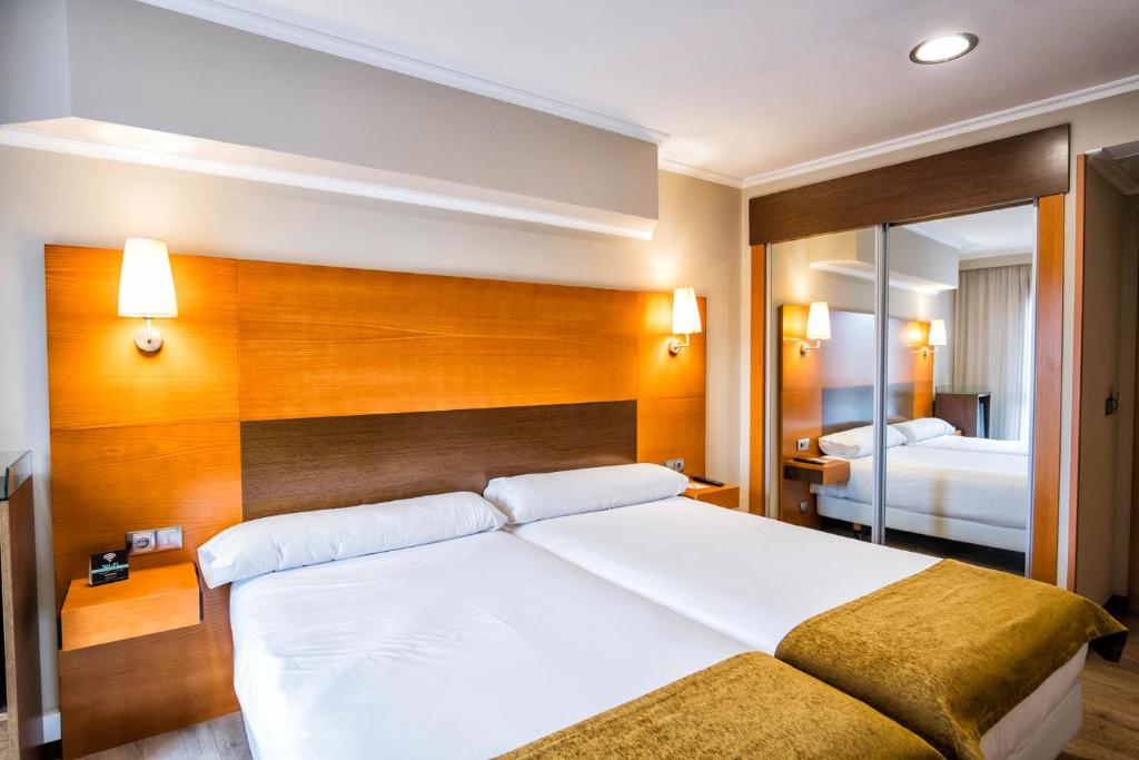 A bed or beds in a room at Hotel Alda Bonaval