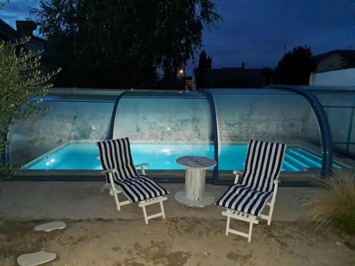 Bazén v ubytování Chambre bleue avec accès plage nebo v jeho okolí
