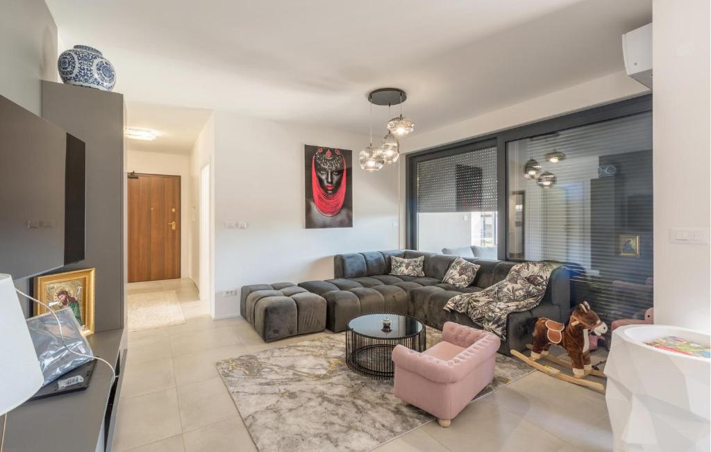 Gorgeous Apartment In Novigrad With Wifi
