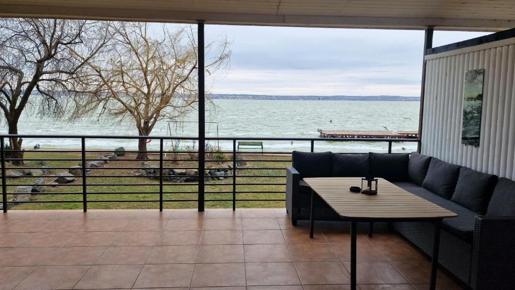 a living room with a couch and a view of the water at RoApart Riva Lake Studiouri si Apartamente 2-3 camere cu vedere lac -parcare privata in Mamaia