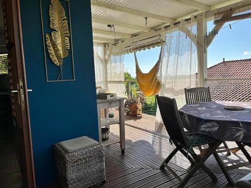 Balkón nebo terasa v ubytování Bungalow vue mer avec jardin