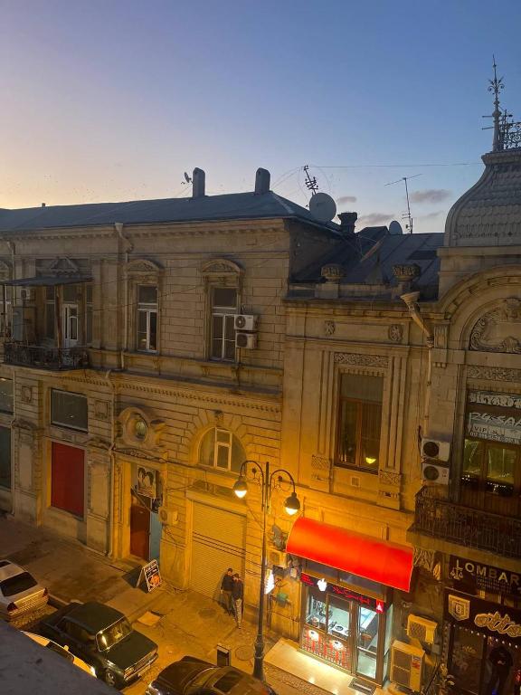 تصویر اتاق‌های Classical apartment in heart of Baku - تصویر ۲