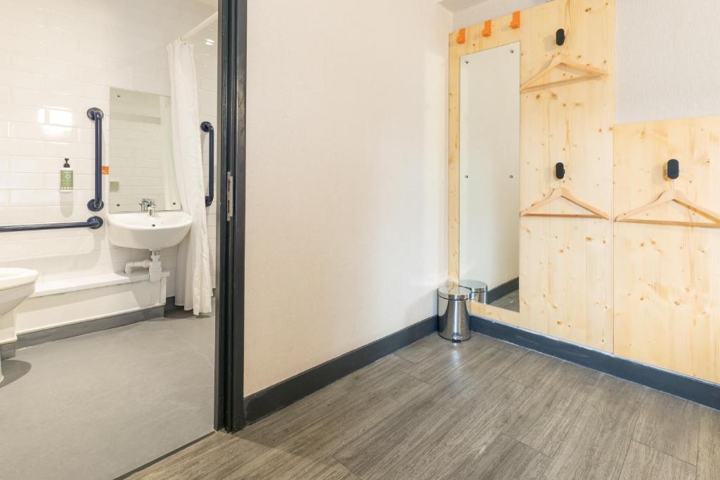 easyHotel Glasgow City - Resim 14