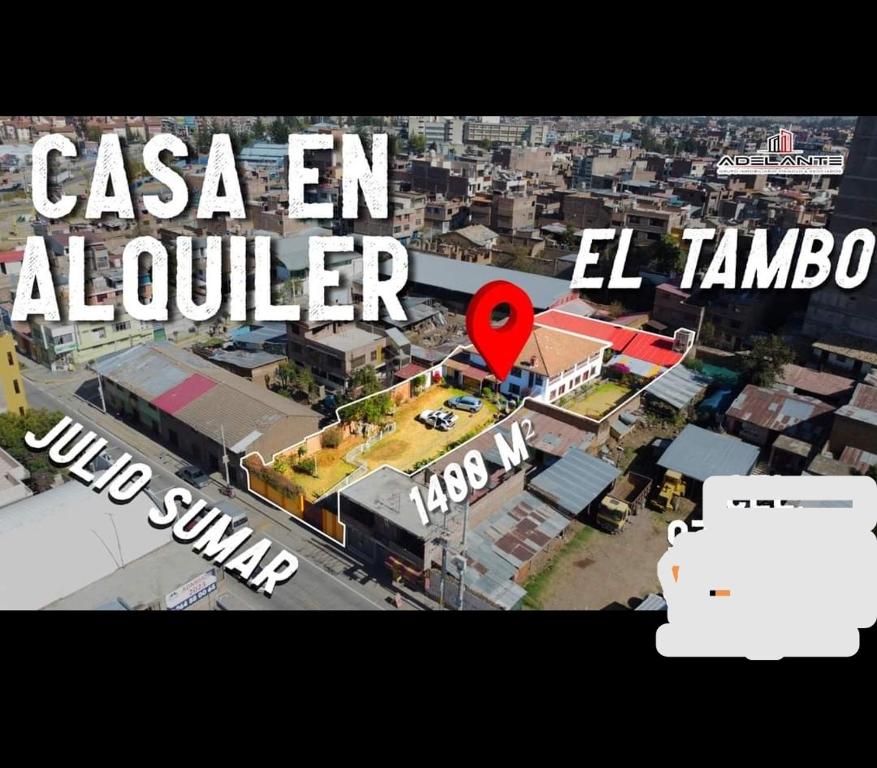 une vue sur une ville avec un marqueur rouge dans l'établissement Casa Sánchez, à Huancayo