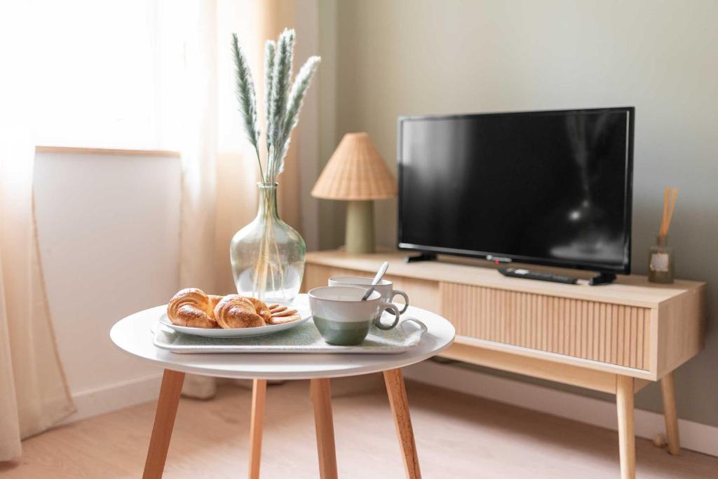 TV a/nebo společenská místnost v ubytování Le Cottage
