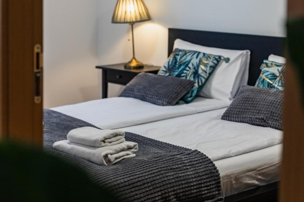 Gdansk Apartments - One-Bedroom Apartment With Old Town View