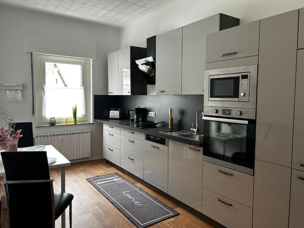 Η κουζίνα ή μικρή κουζίνα στο Gemütliche Ferienwohnung-Appartement