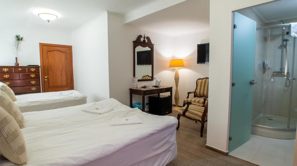 OPERA16 Guestrooms - Standard Triple Room