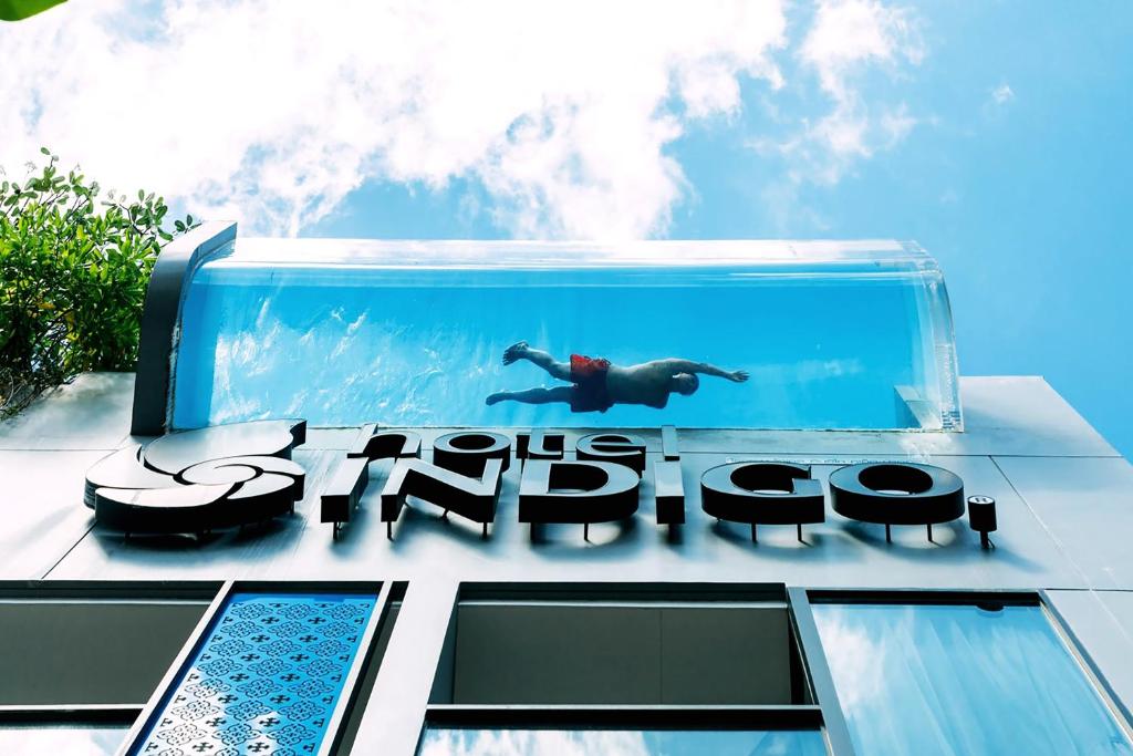 Bazén v ubytování Hotel Indigo Phuket Patong by IHG nebo v jeho okolí