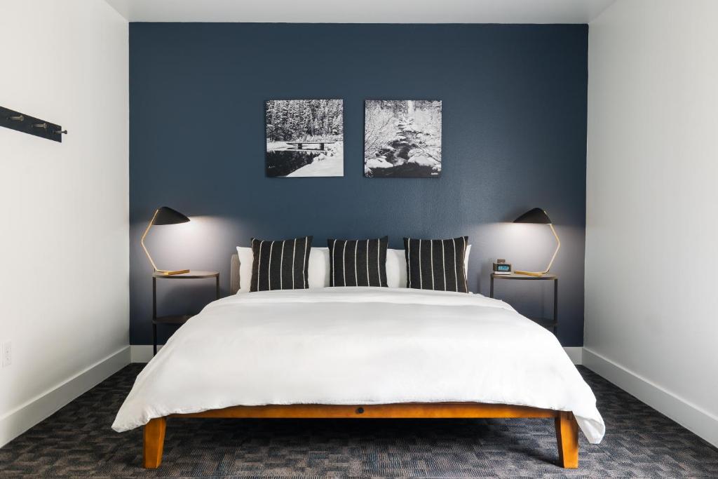 Gravity Haus Truckee-Tahoe - Deluxe Powder Hound |King + Twin Sleeper