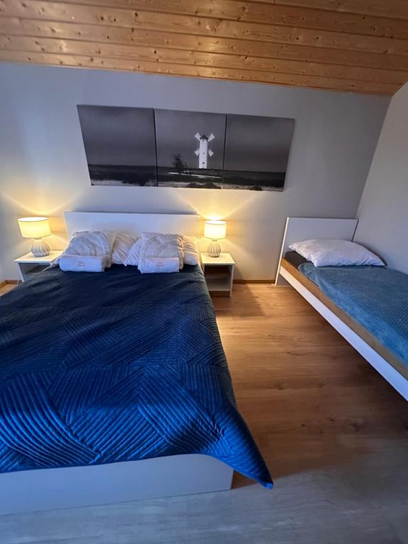 Posteľ alebo postele v izbe v ubytovaní Domki Złote Piaski Kryty Basen Sauna Jacuzzi