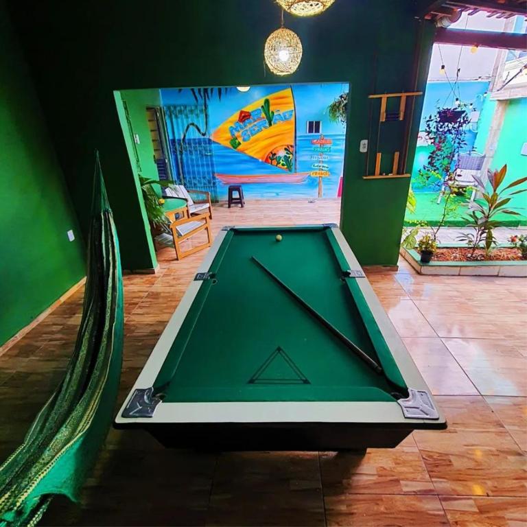 Biliár nebo kulečník v ubytování Pousada Hostel Mar e Sertão