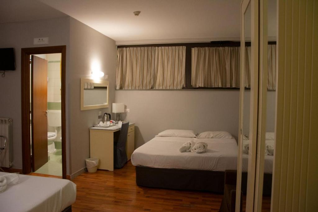 Postel nebo postele na pokoji v ubytování Capodichino International Hotel