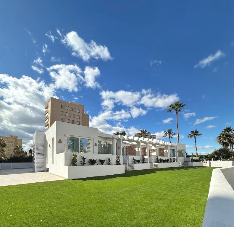 a rendering of a building with a lawn at Reyes Católicos Premium Beach, Playa Urbanova, Alicante in Alicante