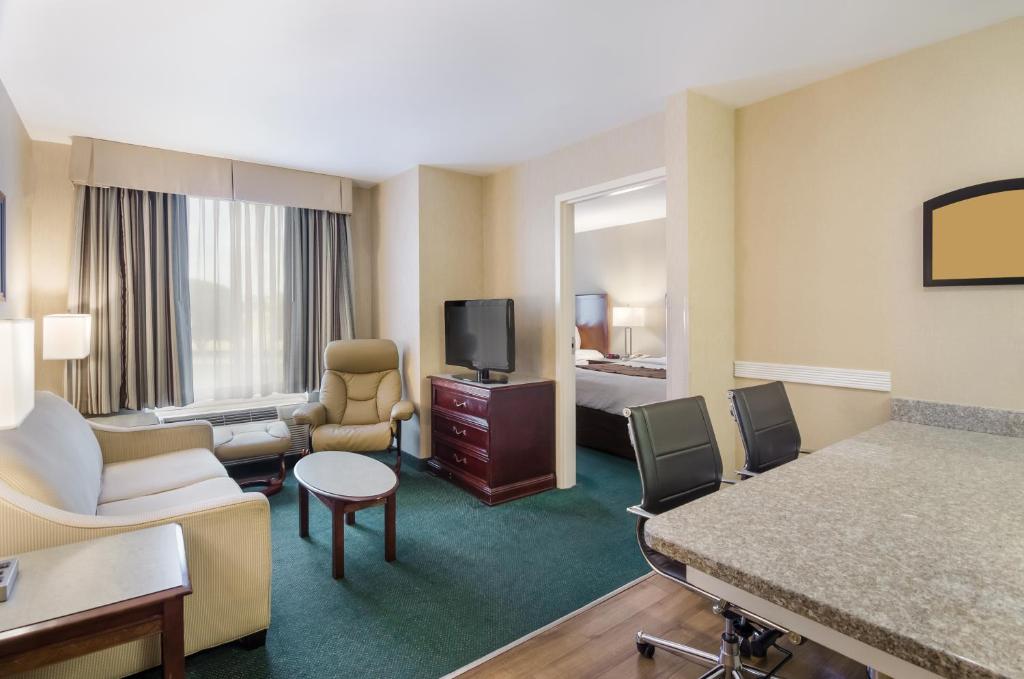 MainStay Suites Roanoke Airport - Error