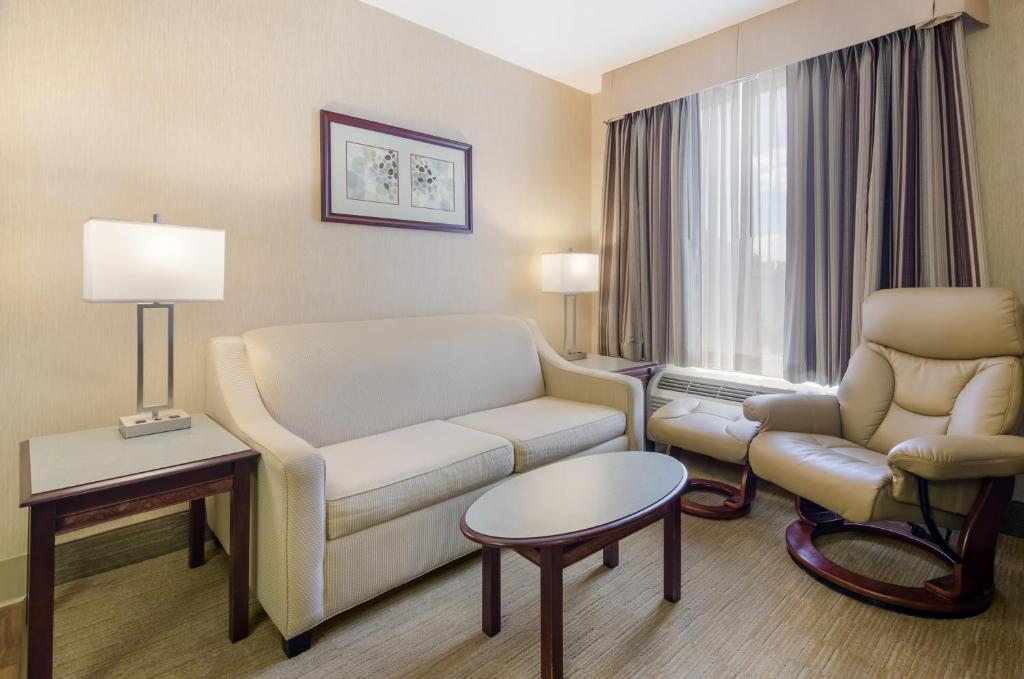 MainStay Suites Roanoke Airport - Suite King - Accesible/No Fumadores