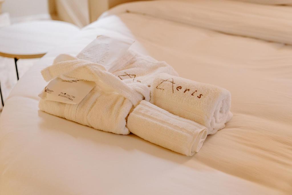 Postel nebo postele na pokoji v ubytování Aeris Suite & Relax