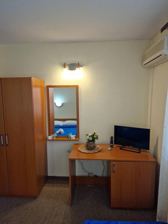 TV a/nebo společenská místnost v ubytování Rebeka Guest House