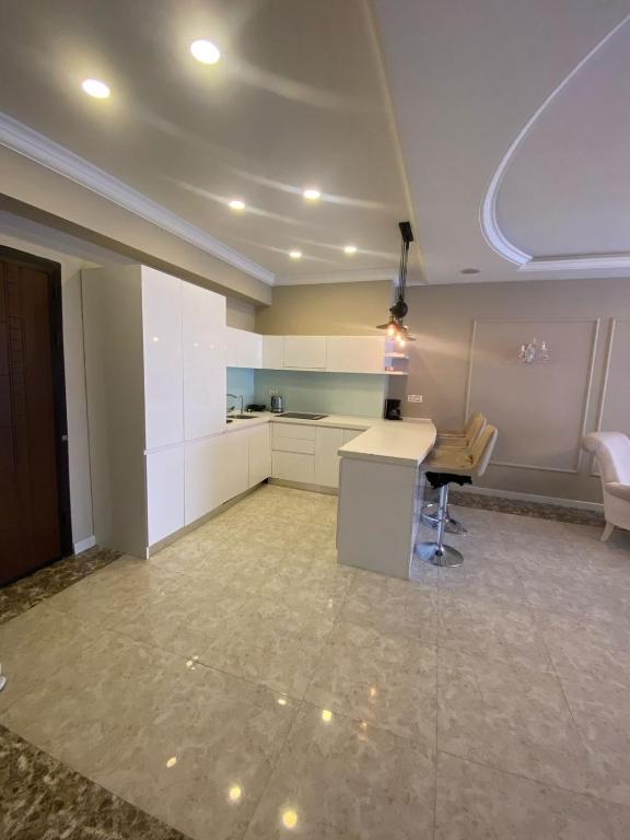 تصویر اتاق‌های Baku - Park Azure with sea view two bedrooms and one living room - تصویر ۲