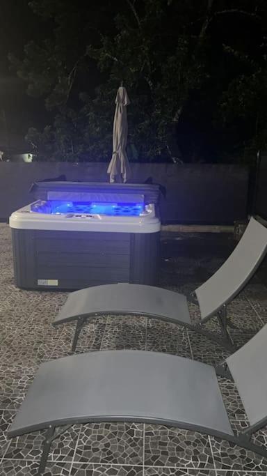 Bazén v ubytování Bungalow de charme nebo v jeho okolí