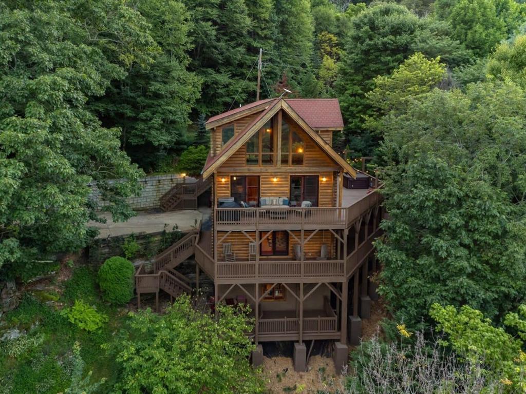 an overhead view of a wooden house in the woods at Dreamy Mountain Getaway~Hot Tub~Old Oak Lodge in Waynesville