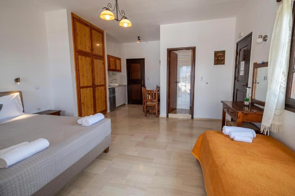 Postel nebo postele na pokoji v ubytování Pelagos Seafront Accommodation - George