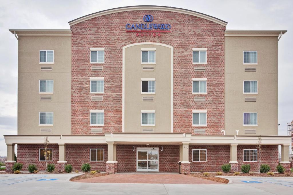 una representación de la parte delantera de un hotel en Candlewood Suites Murfreesboro, an IHG Hotel, en Murfreesboro