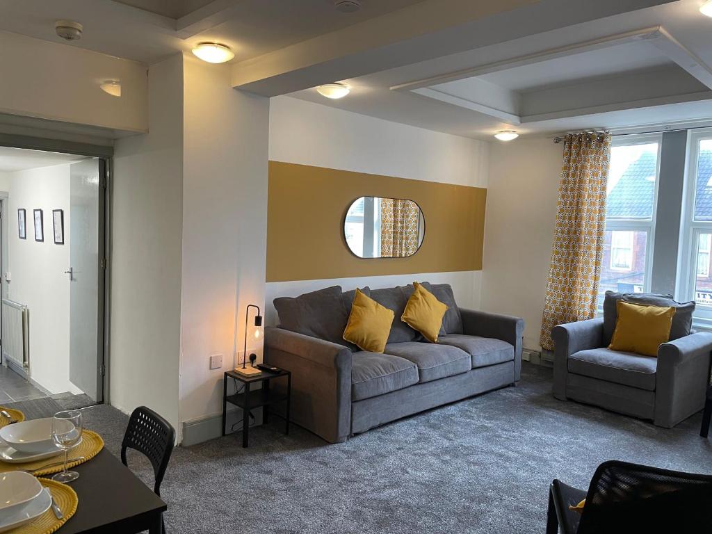 a living room with a couch and a table at Westminster-3 Bdrm 1 EnSuite Fab for contractors 2-5 Bath Free Parking Wi-Fi in Gateshead