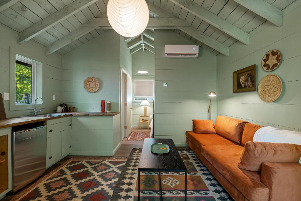 Roamstead Smoky Mountains - Bungalow - Frente Al Agua