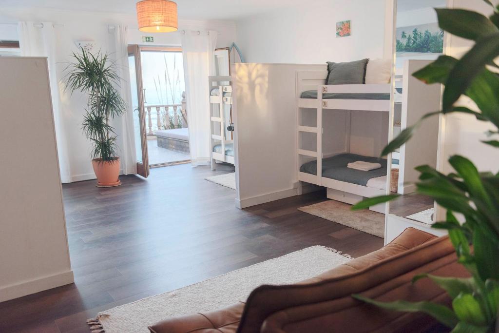Laneez Ericeira Surf House - 12