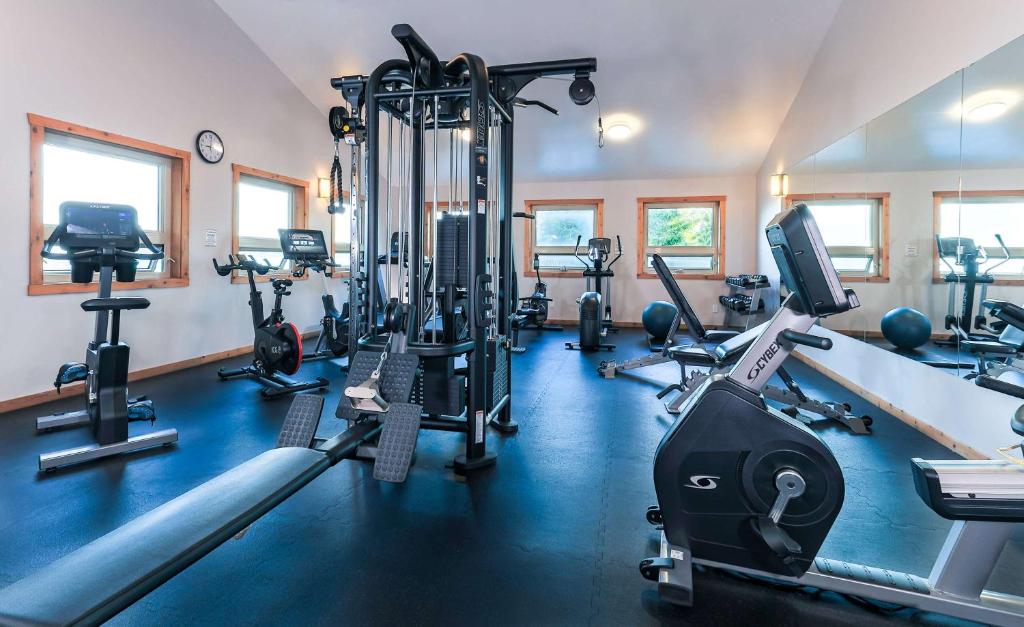 Fitness centrum a/nebo fitness zařízení v ubytování Best Western Plus Tin Wis Resort