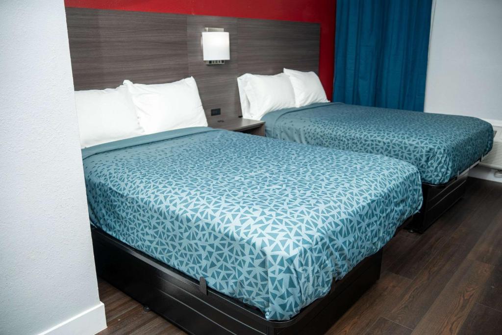 Postel nebo postele na pokoji v ubytování Econo Lodge