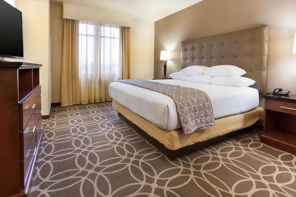 Drury Inn & Suites Louisville North photo