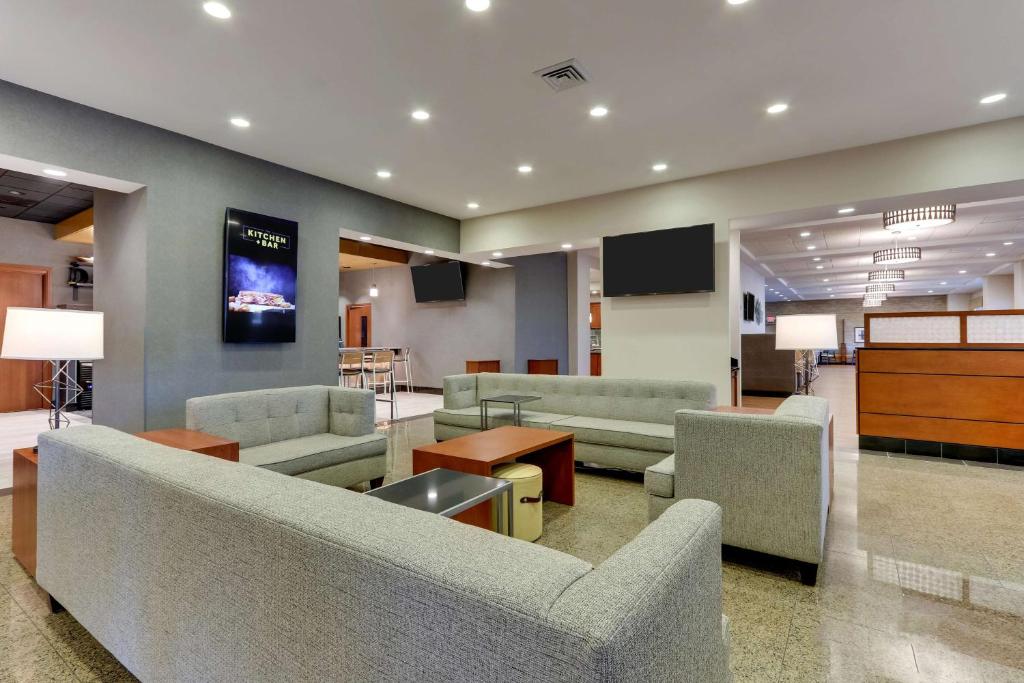 Drury Inn & Suites Orlando near Universal Orlando Resort photo