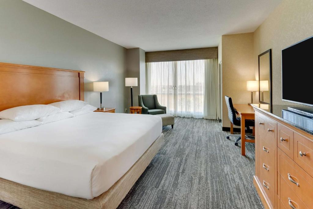 Drury Inn & Suites Orlando near Universal Orlando Resort photo