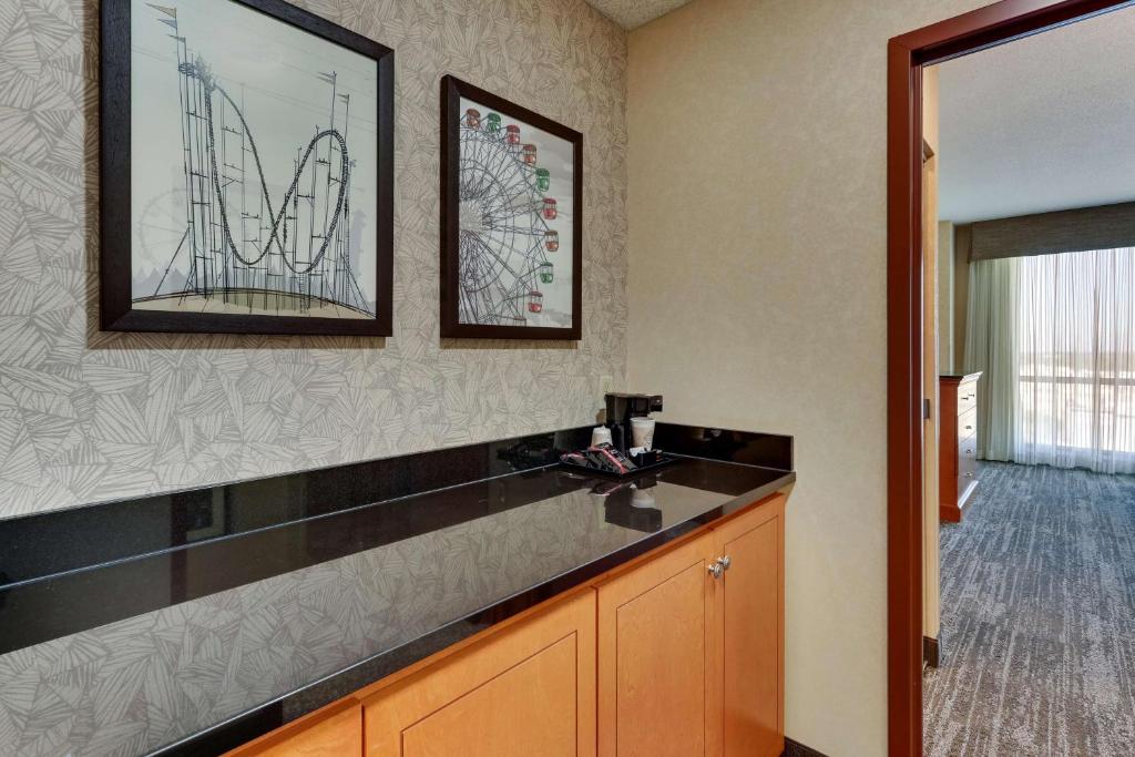 Drury Inn & Suites Orlando near Universal Orlando Resort photo