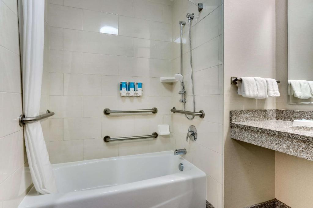 Drury Inn & Suites Orlando near Universal Orlando Resort photo