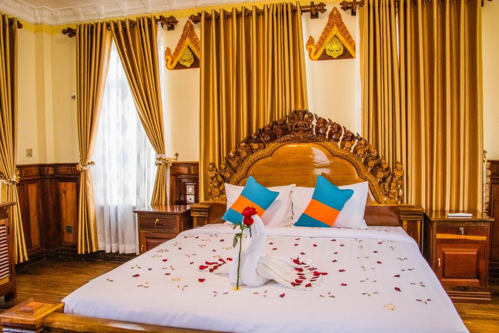 Katil atau katil-katil dalam bilik di Puok Hotel