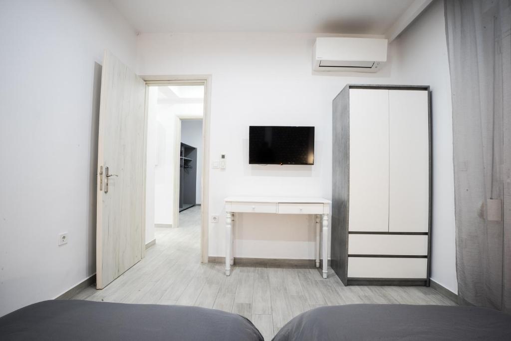 Televízia a/alebo spoločenská miestnosť v ubytovaní Rodini House