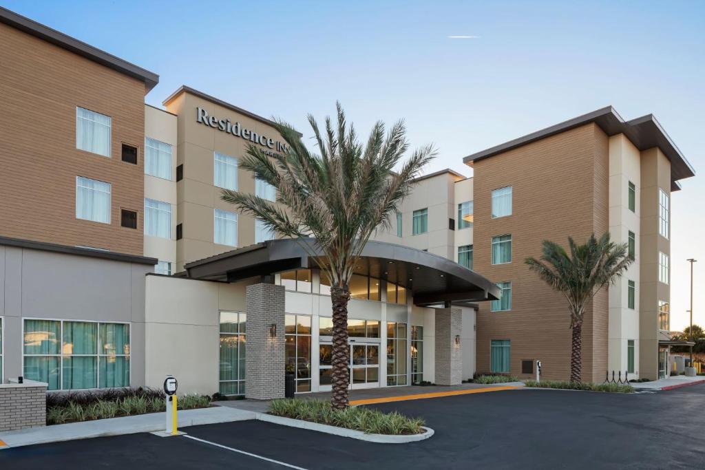 una representación del hampton inn suites anaheim en Residence Inn by Marriott Chatsworth en Chatsworth