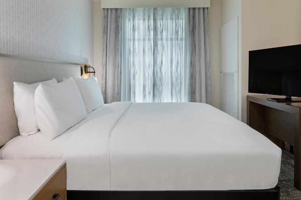 Residence Inn by Marriott Chatsworth - One-Bedroom King Suite With Sofa Bed
