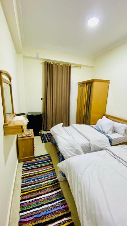 Postel nebo postele na pokoji v ubytování RAAK HOTEL فندق راك