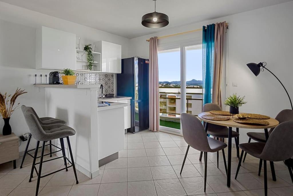 Kuchyň nebo kuchyňský kout v ubytování Appartement City View